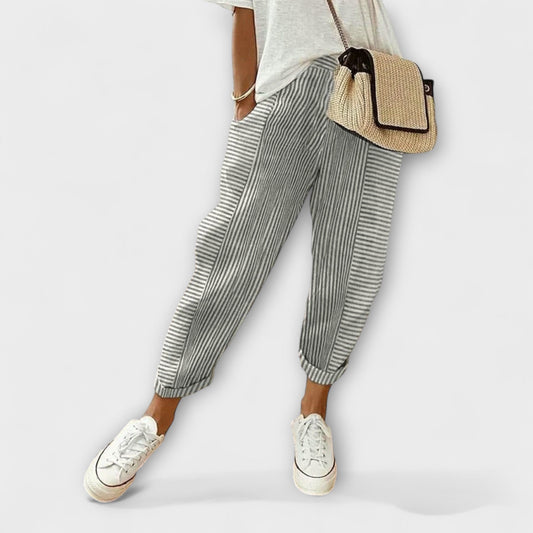 Pantalones a rayas cómodos y estilizados