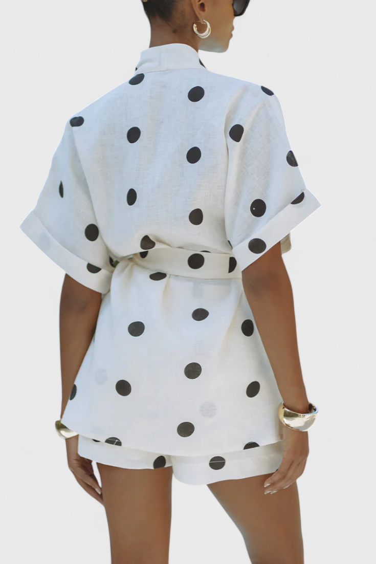 Conjunto de kimono con lazo y pantalones cortos con puntos