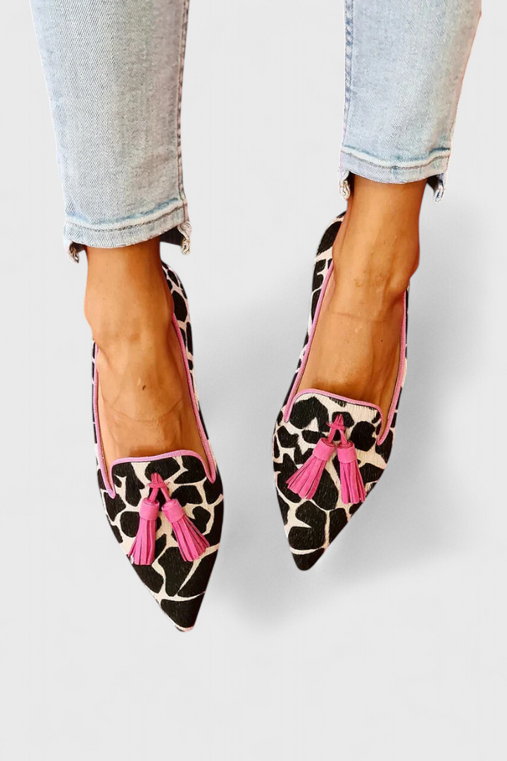 Mocasines Peramina elegantes con punta afilada y diseño bicolor