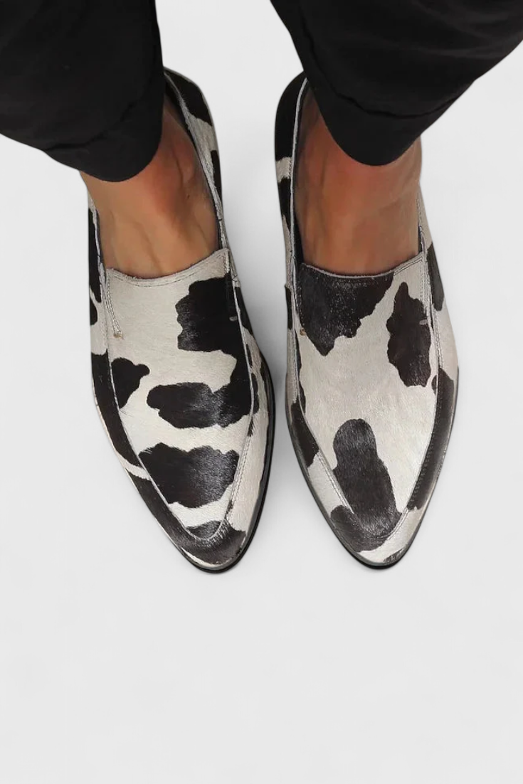 Mocasines elegantes de Karna con tacón bajo y estampado animal
