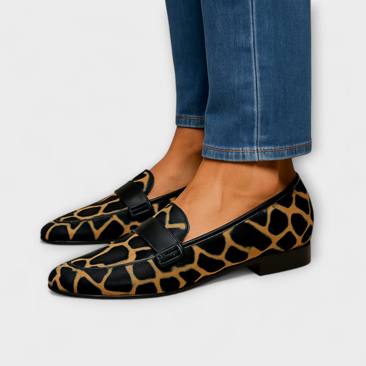 Mocasines Wail con estampado de tigre y correa decorativa
