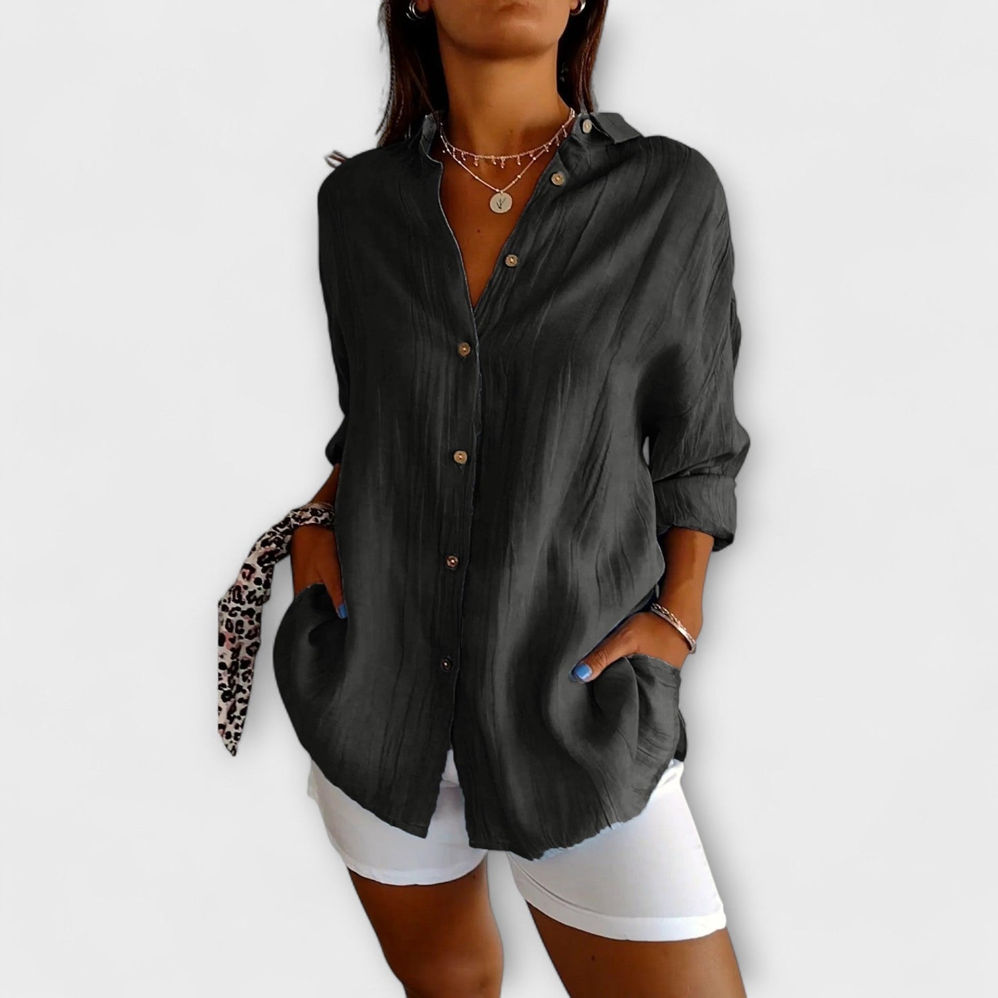 Camisa elegante Saskia con pliegues para mujeres