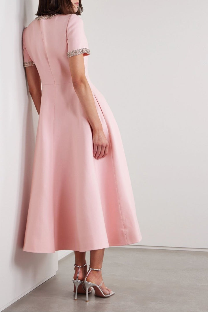 Vestido midi Zoe Bowknot rosa adornado con cristales