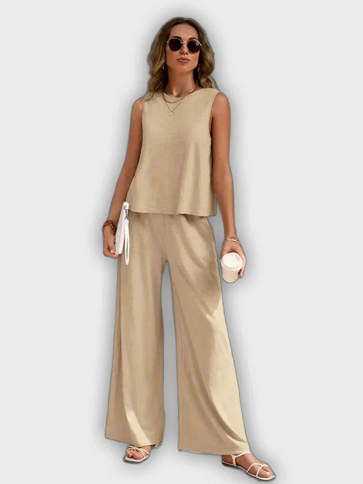 Conjunto agradable de dos piezas para mujeres - camiseta y pantalones para el verano